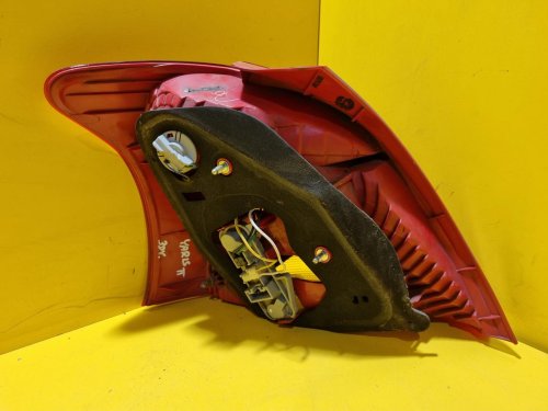 PRAVÉ ZADNÍ SVĚTLO TOYOTA YARIS II - 17659
