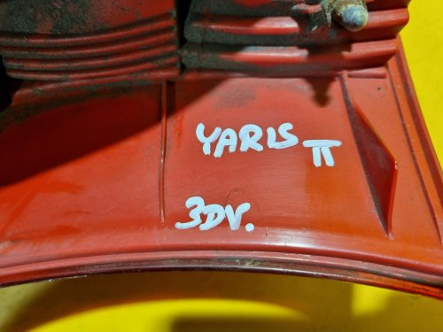PRAVÉ ZADNÍ SVĚTLO TOYOTA YARIS II - 17659
