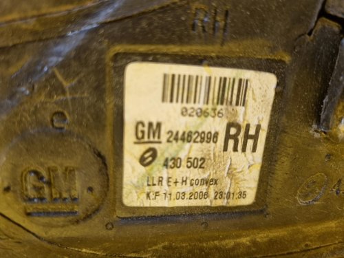 PRAVÉ ZRCÁTKO OPEL ASTRA H , ČERNÉ NELAKOVANÉ, ELEKTRICKÉ - 17066