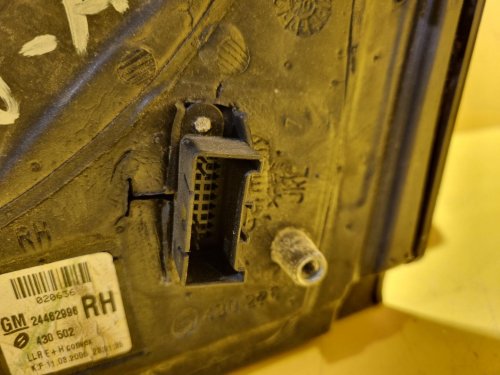 PRAVÉ ZRCÁTKO OPEL ASTRA H , ČERNÉ NELAKOVANÉ, ELEKTRICKÉ - 17066