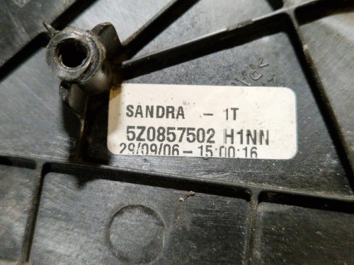 PRAVÉ ZRCÁTKO VW FOX, ČERNÉ NELAKOVANÉ, MANUÁLNÍ - 18933