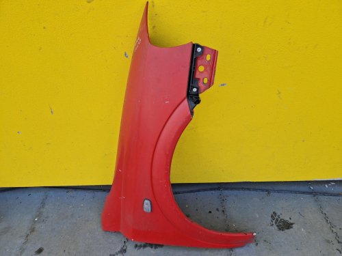 PRAVÝ PŘEDNÍ BLATNÍK OPEL ASTRA G, ČERVENÝ - 17644