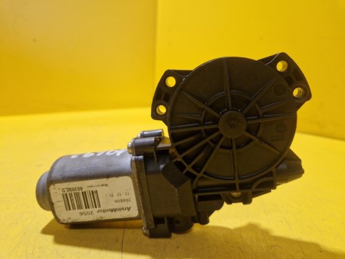 PRAVÝ PŘEDNÍ MOTOREK STAHOVAČKY OKNA - 402056 D - KIA CEED I - 19492