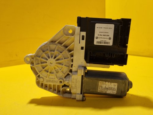 PRAVÝ PŘEDNÍ MOTOREK STAHOVAČKY OKNA 1T0959702 S JEDNOTKOU 1K0959792C - ŠKODA OCTAVIA II / VW TOURAN I, PASSAT B6, GOLF V.../ SEAT ALTEA, TOLEDO... - 17649