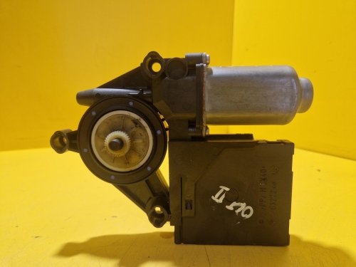 PRAVÝ PŘEDNÍ MOTOREK STAHOVAČKY OKNA 1T0959702B S JEDNOTKOU 1K0959792G - ŠKODA OCTAVIA II / VW TOURAN I, PASSAT B6, GOLF V.../ SEAT ALTEA, TOLEDO... - 18679