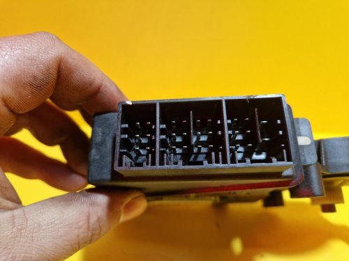 PRAVÝ PŘEDNÍ MOTOREK STAHOVAČKY OKNA 6Q1959802A ŠKODA FABIA I - 15938