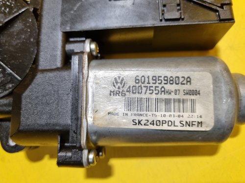 PRAVÝ PŘEDNÍ MOTOREK STAHOVAČKY OKNA 6Q1959802A ŠKODA FABIA I, FABIA II, ROOMSTER / VW POLO IV / SEAT IBIZA III, CORDOBA II - 17747