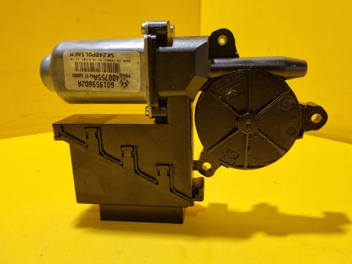 PRAVÝ PŘEDNÍ MOTOREK STAHOVAČKY OKNA 6Q1959802A ŠKODA FABIA I, FABIA II, ROOMSTER / VW POLO IV / SEAT IBIZA III, CORDOBA II - 17747