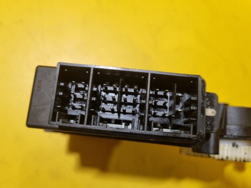 PRAVÝ PŘEDNÍ MOTOREK STAHOVAČKY OKNA 6Q1959802A ŠKODA FABIA I, FABIA II, ROOMSTER / VW POLO IV / SEAT IBIZA III, CORDOBA II - 17751