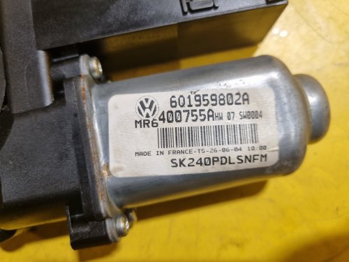 PRAVÝ PŘEDNÍ MOTOREK STAHOVAČKY OKNA 6Q1959802A ŠKODA FABIA I, FABIA II, ROOMSTER / VW POLO IV / SEAT IBIZA III, CORDOBA II - 17753