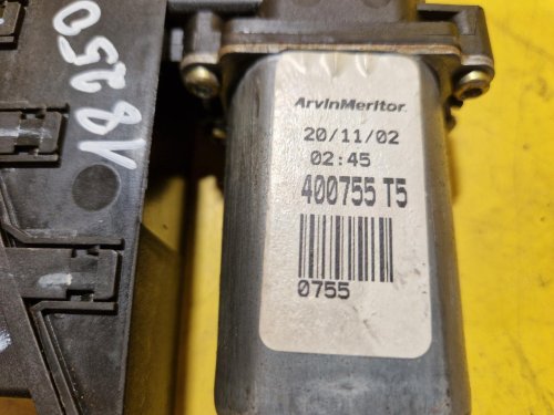 PRAVÝ PŘEDNÍ MOTOREK STAHOVAČKY OKNA 6Q1959802A ŠKODA FABIA I, FABIA II, ROOMSTER / VW POLO IV / SEAT IBIZA III, CORDOBA II - 18250