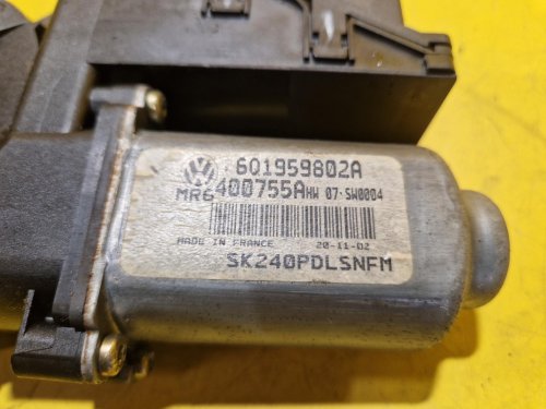 PRAVÝ PŘEDNÍ MOTOREK STAHOVAČKY OKNA 6Q1959802A ŠKODA FABIA I, FABIA II, ROOMSTER / VW POLO IV / SEAT IBIZA III, CORDOBA II - 18250