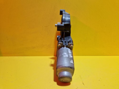 PRAVÝ PŘEDNÍ MOTOREK STAHOVAČKY OKNA 6R0959802P ŠKODA FABIA II, ROOMSTER / VW POLO IV / SEAT IBIZA IV - 15934