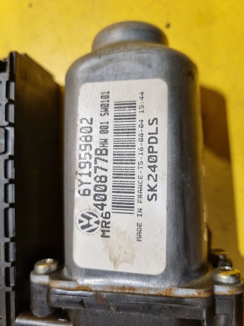 PRAVÝ PŘEDNÍ MOTOREK STAHOVAČKY OKNA 6Y1959802 ŠKODA FABIA I, FABIA II, ROOMSTER / VW POLO IV / SEAT IBIZA III, CORDOBA II  - 17655