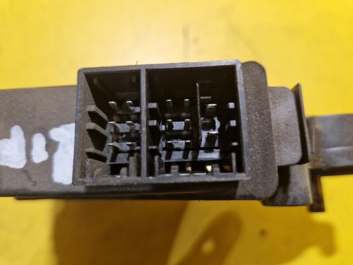 PRAVÝ PŘEDNÍ MOTOREK STAHOVAČKY OKNA 6Y1959802 ŠKODA FABIA I, FABIA II, ROOMSTER / VW POLO IV / SEAT IBIZA III, CORDOBA II - 18252