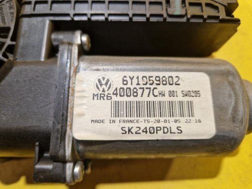 PRAVÝ PŘEDNÍ MOTOREK STAHOVAČKY OKNA 6Y1959802 ŠKODA FABIA I, FABIA II, ROOMSTER / VW POLO IV / SEAT IBIZA III, CORDOBA II - 18252