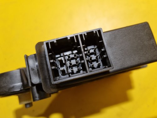 PRAVÝ PŘEDNÍ MOTOREK STAHOVAČKY OKNA 6Y2959801 ŠKODA FABIA I, FABIA II, ROOMSTER / VW POLO IV / SEAT IBIZA III, CORDOBA II - 17652