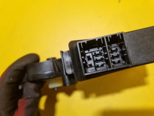 PRAVÝ PŘEDNÍ MOTOREK STAHOVAČKY OKNA 6Y2959801 ŠKODA FABIA I, FABIA II, ROOMSTER / VW POLO IV / SEAT IBIZA III, CORDOBA II - 17686