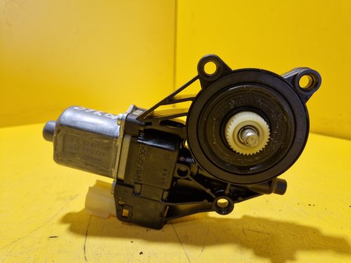 PRAVÝ PŘEDNÍ MOTOREK STAHOVAČKY OKNA - 0130822407 - FORD FIESTA VI MK6 - 19768