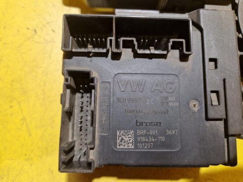 PRAVÝ PŘEDNÍ MOTOREK STAHOVAČKY OKNA S JEDNOTKOU 3C0959792C VW PASSAT B7 - 19445