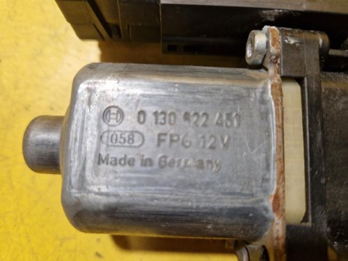 PRAVÝ PŘEDNÍ MOTOREK STAHOVAČKY OKNA S JEDNOTKOU 3C0959792C VW PASSAT B7 - 19445