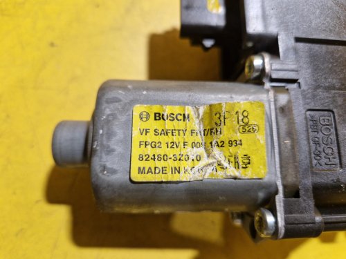 PRAVÝ PŘEDNÍ MOTOREK STAHOVAČKY OKNA S JEDNOTKOU 82460-3Z010 HYUNDAI I40 - 18347