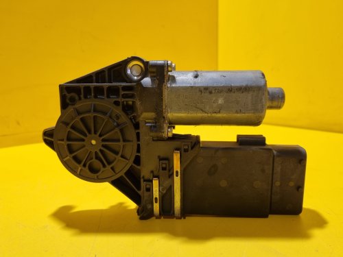 PRAVÝ PŘEDNÍ MOTOREK STAHOVAČKY OKNA S JEDNOTKOU ŠKODA OCTAVIA I - 16750