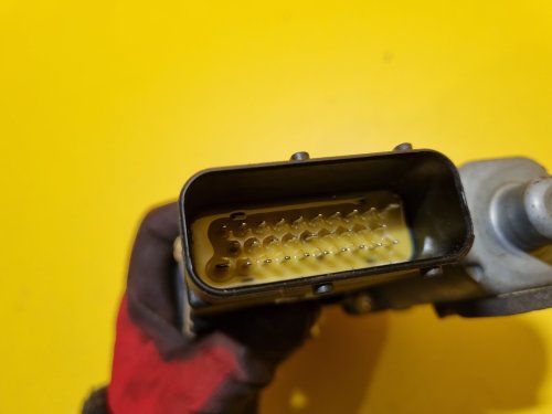 PRAVÝ PŘEDNÍ MOTOREK STAHOVAČKY OKNA S JEDNOTKOU ŠKODA OCTAVIA I - 16750