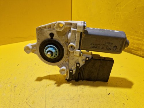 PRAVÝ ZADNÍ MOTOREK STAHOVAČKY OKNA 1K0959704AL - VW GOLF V, GOLF VI, GOLF PLUS - 20442