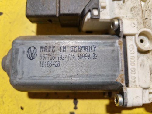 PRAVÝ ZADNÍ MOTOREK STAHOVAČKY OKNA 1K0959704AL - VW GOLF V, GOLF VI, GOLF PLUS - 20442