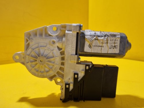 PRAVÝ ZADNÍ MOTOREK STAHOVAČKY OKNA 1K0959704E - ŠKODA OCTAVIA II / VW GOLF V, TOURAN I / SEAT ALTEA, TOLEDO III - 17656