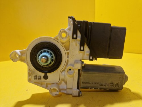 PRAVÝ ZADNÍ MOTOREK STAHOVAČKY OKNA 1K0959704E - ŠKODA OCTAVIA II / VW GOLF V, TOURAN I / SEAT ALTEA, TOLEDO III - 18771