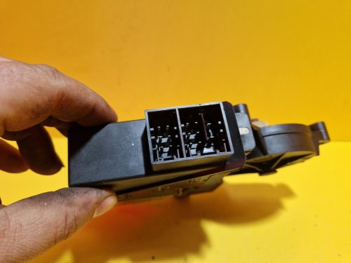 PRAVÝ ZADNÍ MOTOREK STAHOVAČKY OKNA 6Q0959812A ŠKODA FABIA I, FABIA II, ROOMSTER / VW POLO IV / SEAT IBIZA III, CORDOBA II - 15648