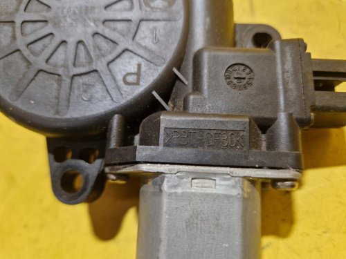 PRAVÝ ZADNÍ MOTOREK STAHOVAČKY OKNA - MAZDA 6 II GH (2007-2013) - 18344