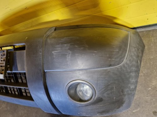 PŘEDNÍ NÁRAZNÍK CITROEN BERLINGO I, ČERNÝ NELAKOVANÝ, FACELIFT, S MLHOVKAMI - 19947