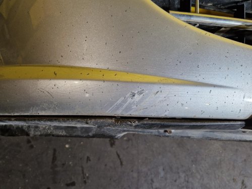 PŘEDNÍ NÁRAZNÍK PEUGEOT 407, STŘÍBRNÝ EZRC, S OSTŘIKOVAČI, S MLHOVKAMI - 20367