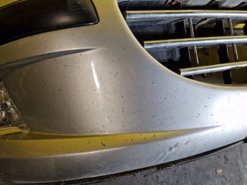 PŘEDNÍ NÁRAZNÍK PEUGEOT 407, STŘÍBRNÝ EZRC, S OSTŘIKOVAČI, S MLHOVKAMI - 20367