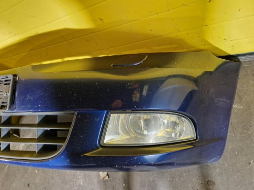 PŘEDNÍ NÁRAZNÍK ŠKODA OCTAVIA II 2, MODRÝ, S MLHOVKAMI, S OSTŘIKOVAČI, FACELIFT - 20369