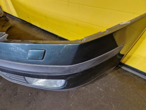 PŘEDNÍ NÁRAZNÍK ŠKODA OCTAVIA II, ZELENÝ, S MLHOVKAMI, S OSTŘIKOVAČEMI - 18069