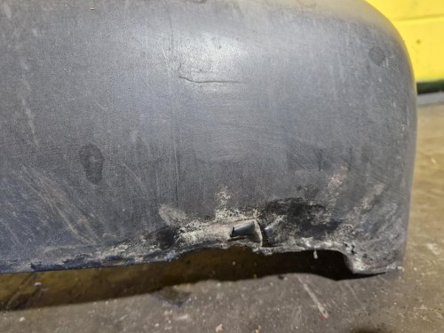 PŘEDNÍ NÁRAZNÍK SUZUKI SAMURAI, ČERNÝ NELAKOVANÝ - 19106