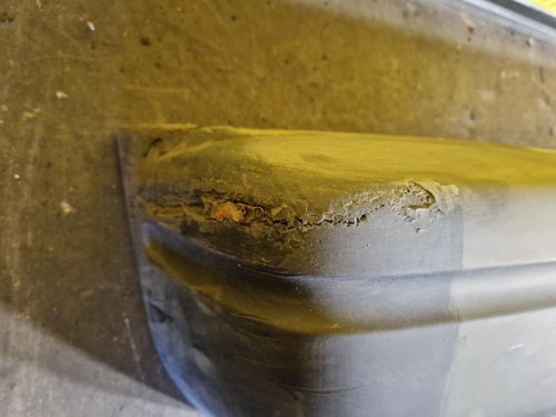 PŘEDNÍ NÁRAZNÍK SUZUKI SAMURAI, ČERNÝ NELAKOVANÝ - 19106