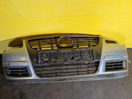 PŘEDNÍ NÁRAZNÍK VW PASSAT B6, MODROSTŘÍBRNÝ, S MLHOVKAMI - 20891