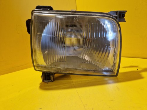 PRAVÉ PŘEDNÍ SVĚTLO NISSAN PICK-UP KING CAB D22, NAVARA D22 - 18459