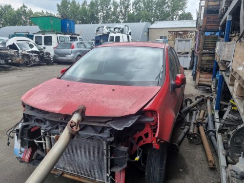 Renault Clio III 1.2 ( D4F D 7 ) 55kW r.2011 červená na náhradní díly