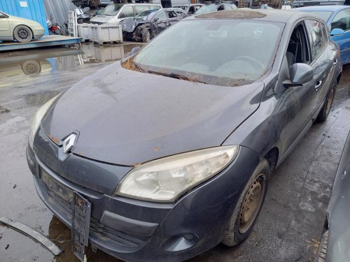 Renault Megane III 1.6 ( K4M R 8 ) 81kW r.2009 šedá na náhradní díly 