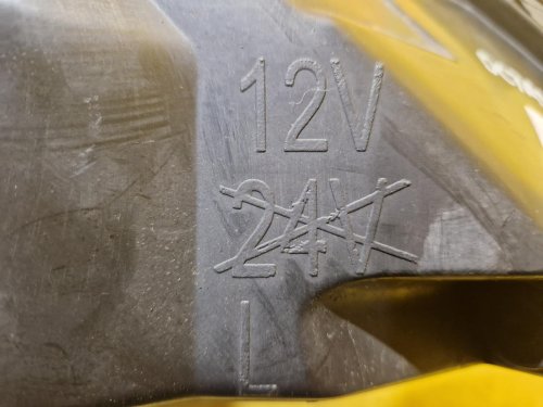 LEVÉ + PRAVÉ  PŘEDNÍ SVĚTLA ŠKODA OCTAVIA II  - 19948