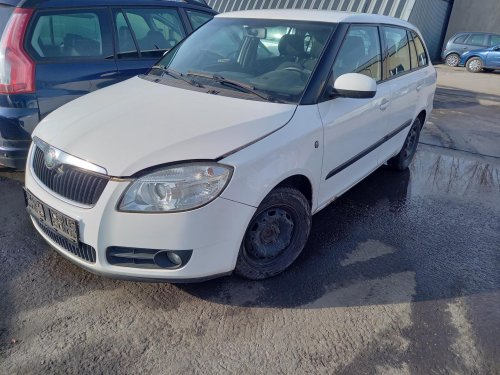 Škoda Fabia II 1.4 TDI ( BNV ) 59kW převod. JZC r.2007 bílá 1026 na náhradní díly 