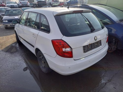 Škoda Fabia II 1.4 TDI ( BNV ) 59kW převod. JZC r.2007 bílá 1026 na náhradní díly 