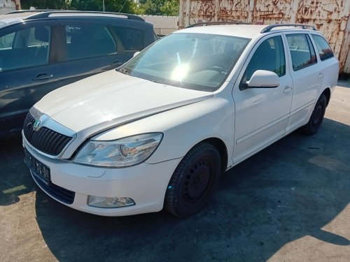 Škoda Octavia II facelift 1.6 TDi (CAYC ) 77kW r.2011 bílá na náhradní díly