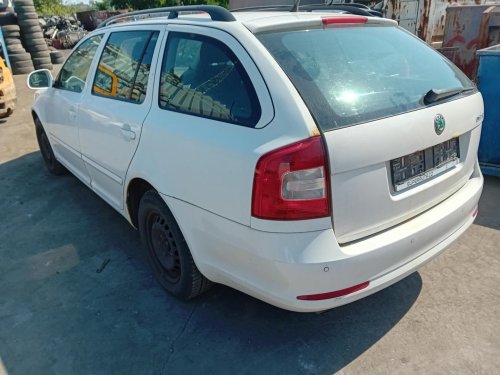 Škoda Octavia II facelift 1.6 TDi (CAYC ) 77kW r.2011 bílá na náhradní díly